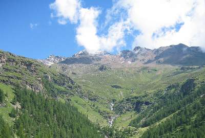 Pian dei cavai sul sentiero che porta al Rifugio Dorigoni